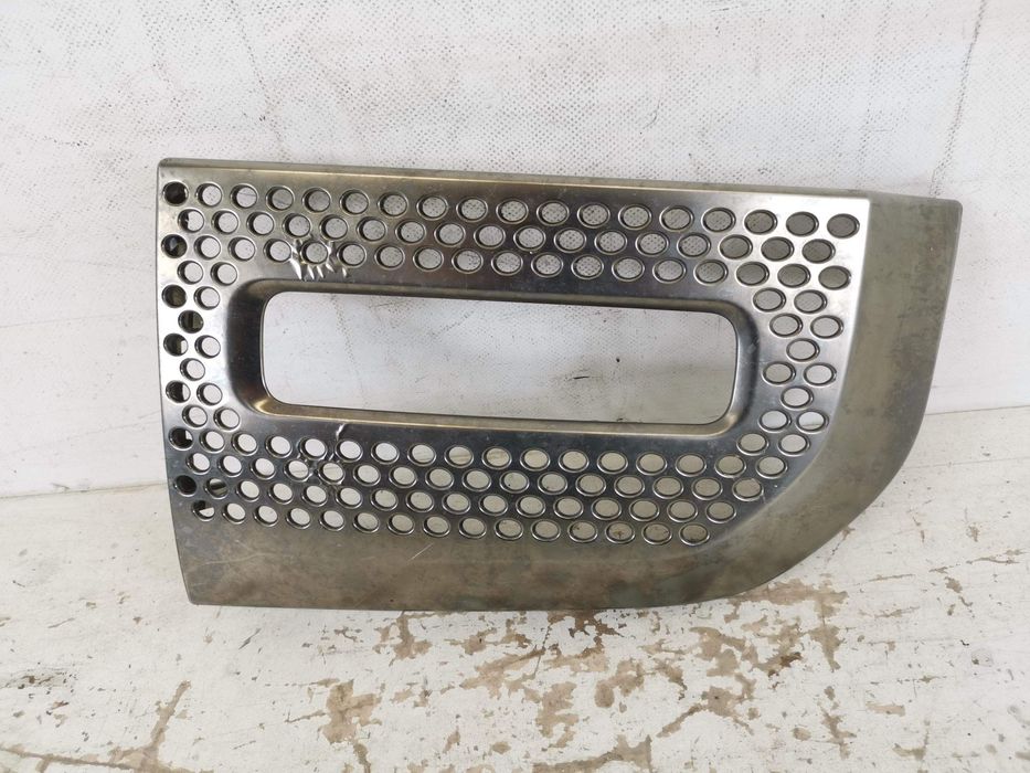 Ляв проекторен радиаторен грил / Lqv proektoren radiatoren gril Land R