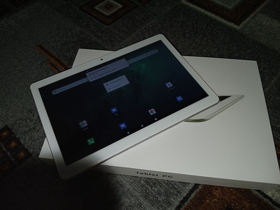 Tableta  + husa de protecție