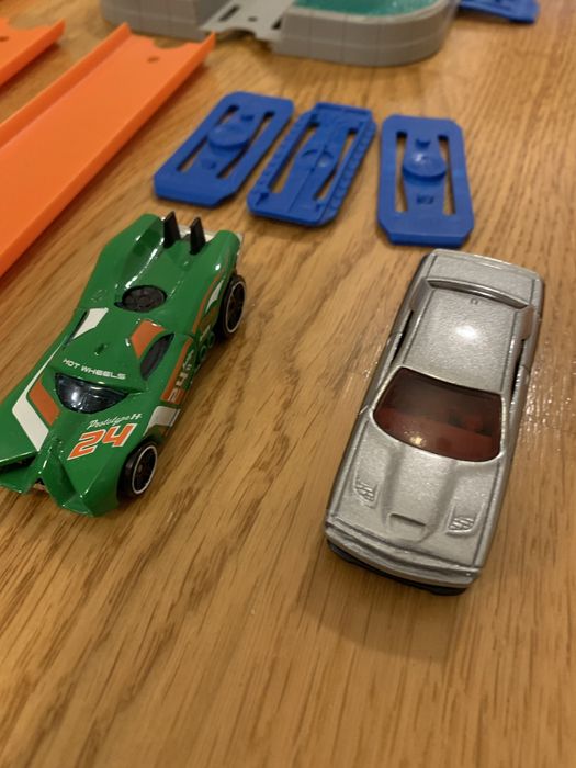 Set Hot Wheels - piste intersectie masinute