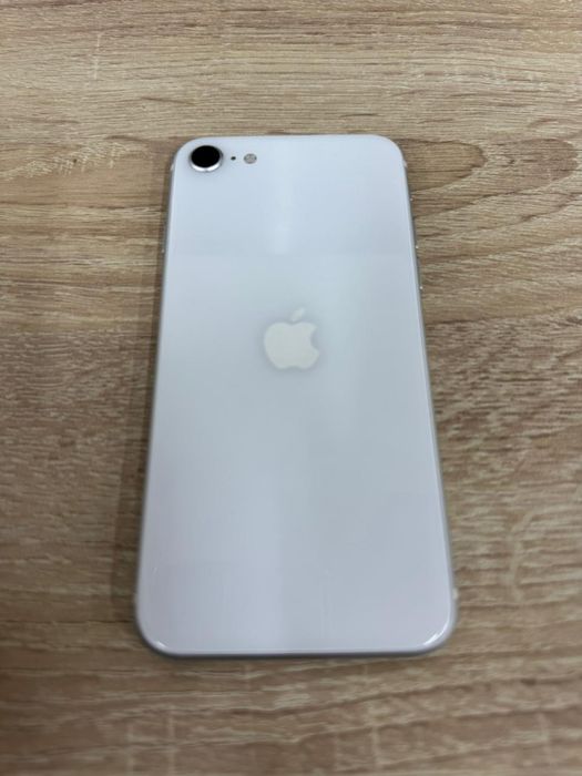 Срочно продаётся iPhone Se 2020 года!