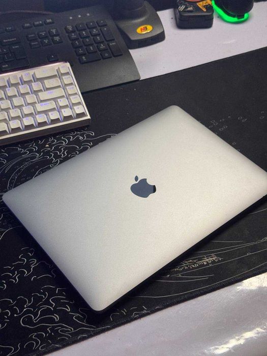 MacBook Pro 13" 2019 Core i5 озу 8 ГБ