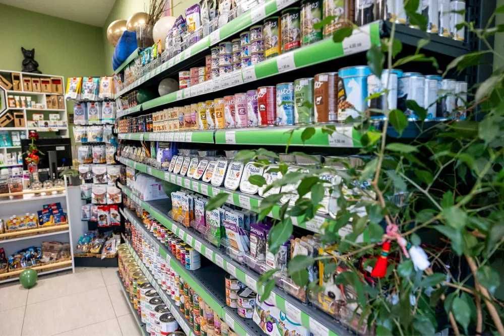 Търговско оборудване за хранителен магазин - стелажи, кошници, колички