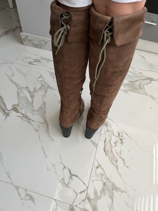 Vand cizme pana la genunchi