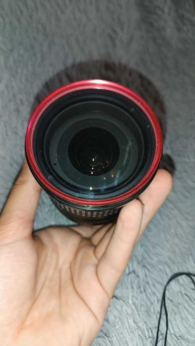 Nikon d7000 вместе с объективом