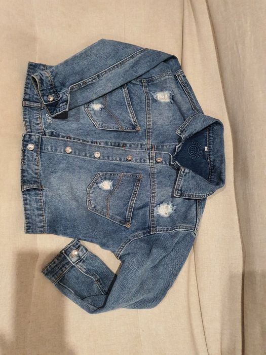 Продам джинсовую куртку для девочек