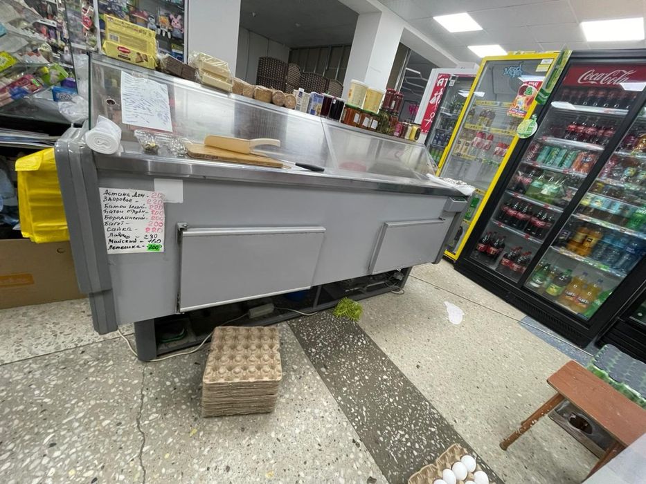 Продам холодильную ветрину