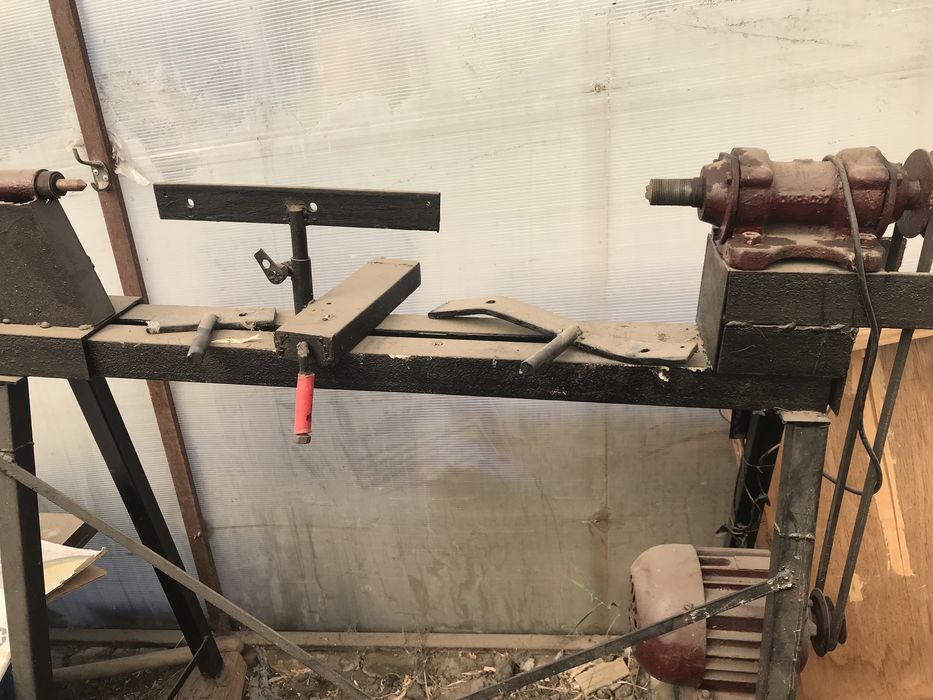 Продам токарный по дереву 220в