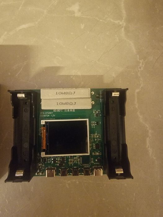 De vânzare 2  încărcătore tester baterii lithium ion 18650