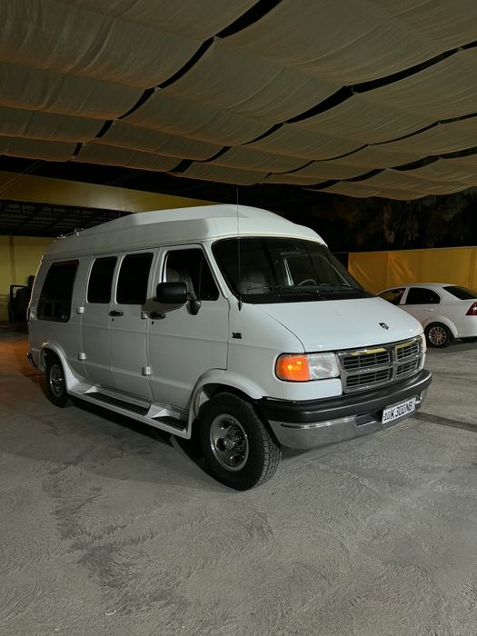 Dodge RAM minivan 2500