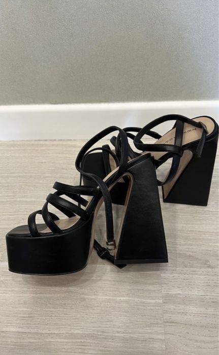 Босожки под Valentino