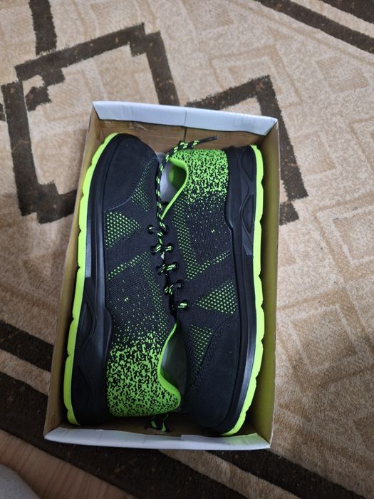 Vând adiasi stil bocanici cu vârf de fier