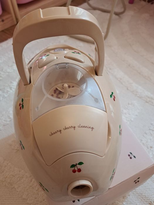 Konges Slojd Детска прахосмукачка - Cherry