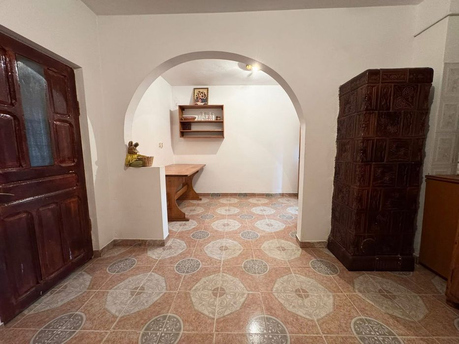 Vand casa in satul catolic + spatiu comercial in aceeasi curte