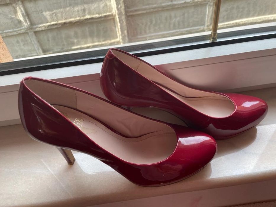 Pantofi cu toc Vince Camuto, confortabili, cu platforma, 38.5