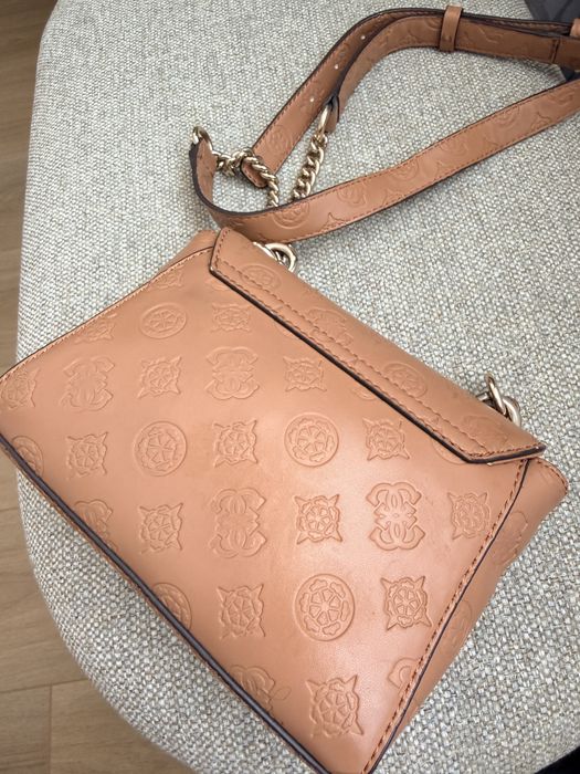 Дамска чанта Guess