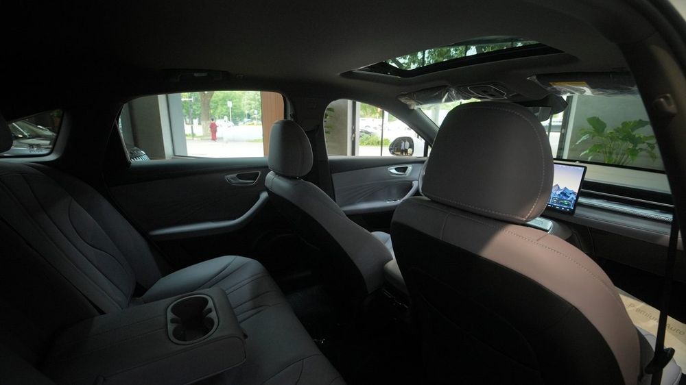 Roewe 7 bo'lib to'lashga: boshlang'ich 52.6 mln, 60 oygacha
