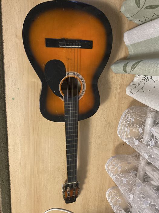 Гитара  шестиструнная