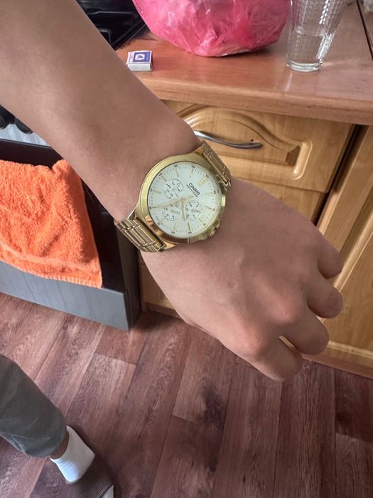 Продам срочно Часы Casio новые