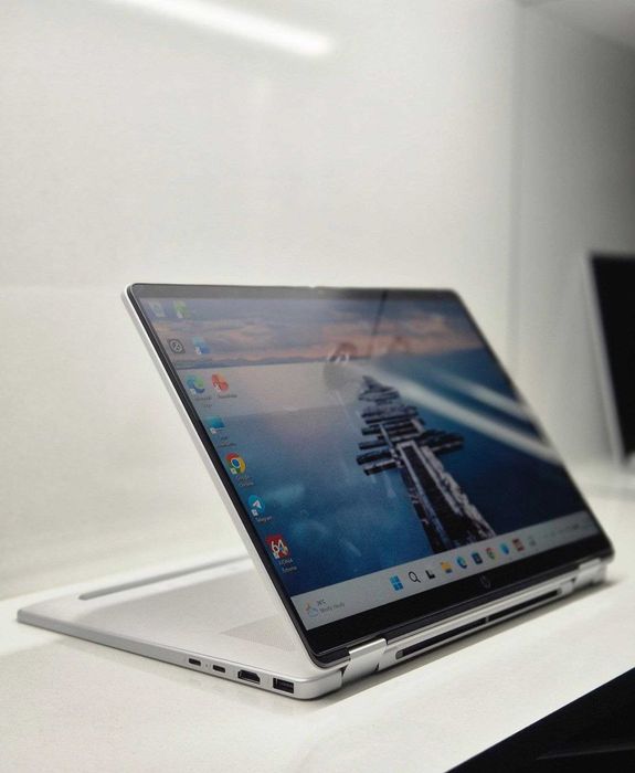 HP OmniBook 5 Core 5 120U  8/512gb Video karta: Intel Graphics