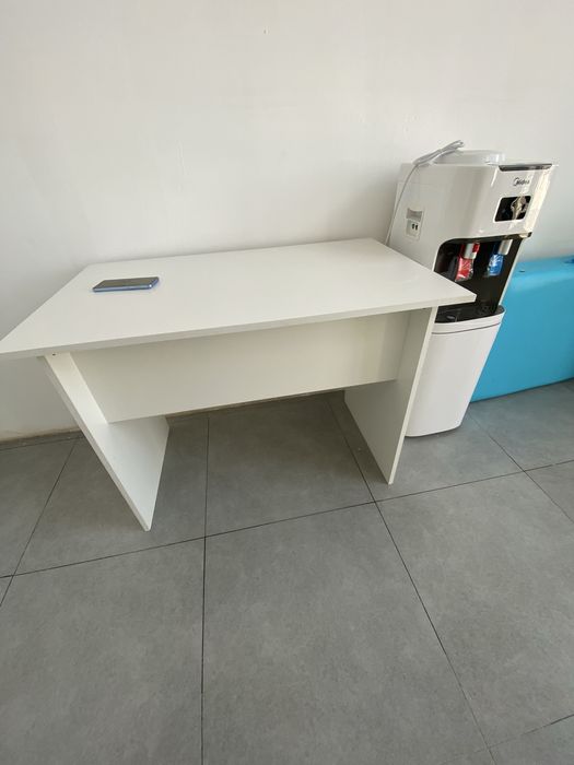 Продам стол и стеллаж икеа