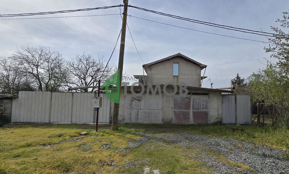 Здрава триетажна къща в село Загоре