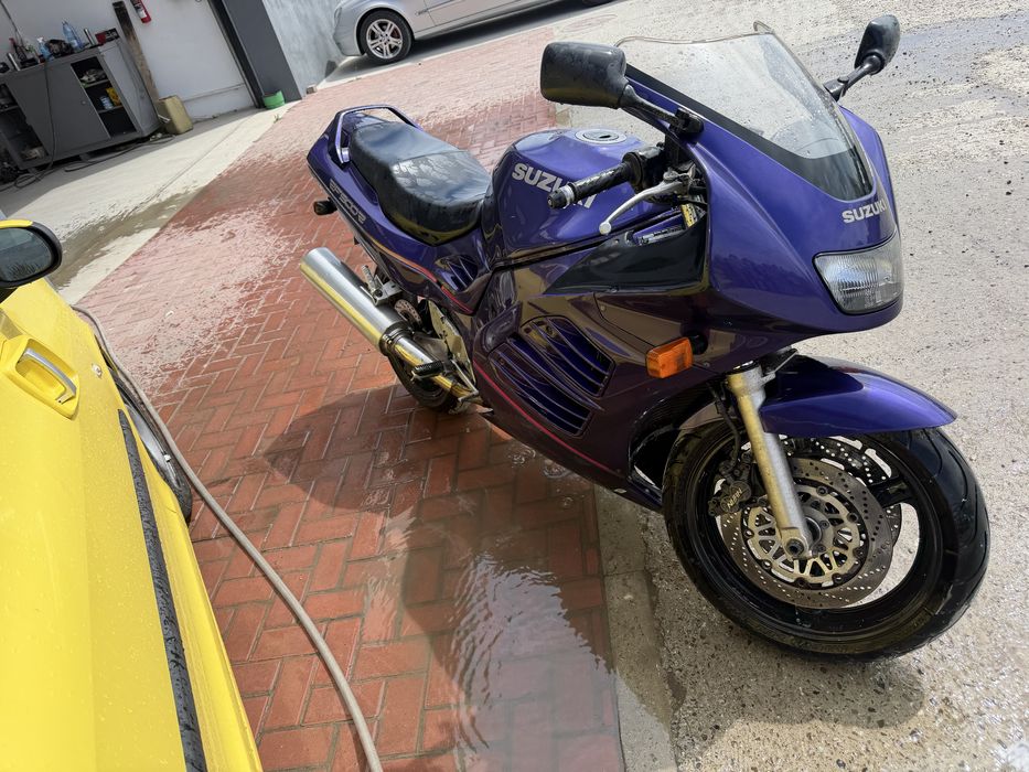 Motocicleta Suzuki R 900 RF