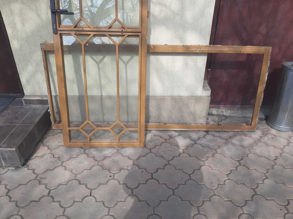 vand usa metal cu geam