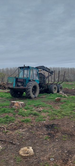 Tractor forestier articulat 6x4 cu macara și troliu – funcțional