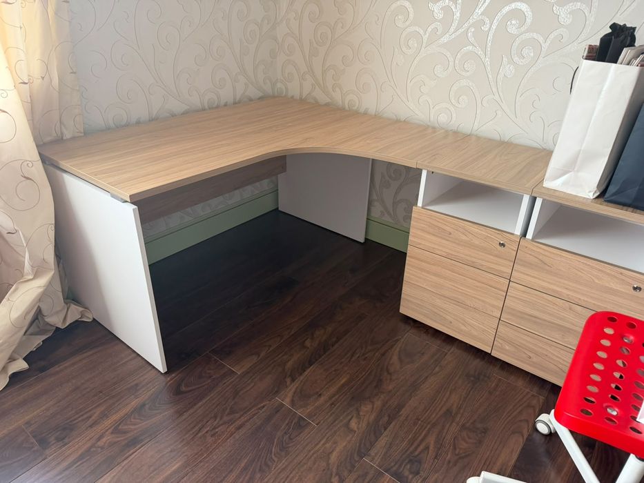 Продаются офисные столы и стулья