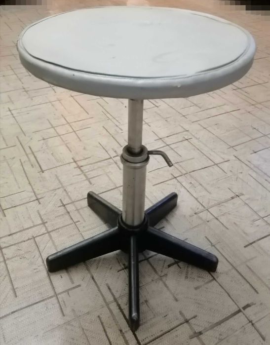 Продаю крутящееся кресло