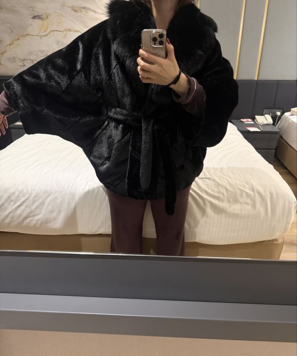 Blana alcantara cu guler de vulpe