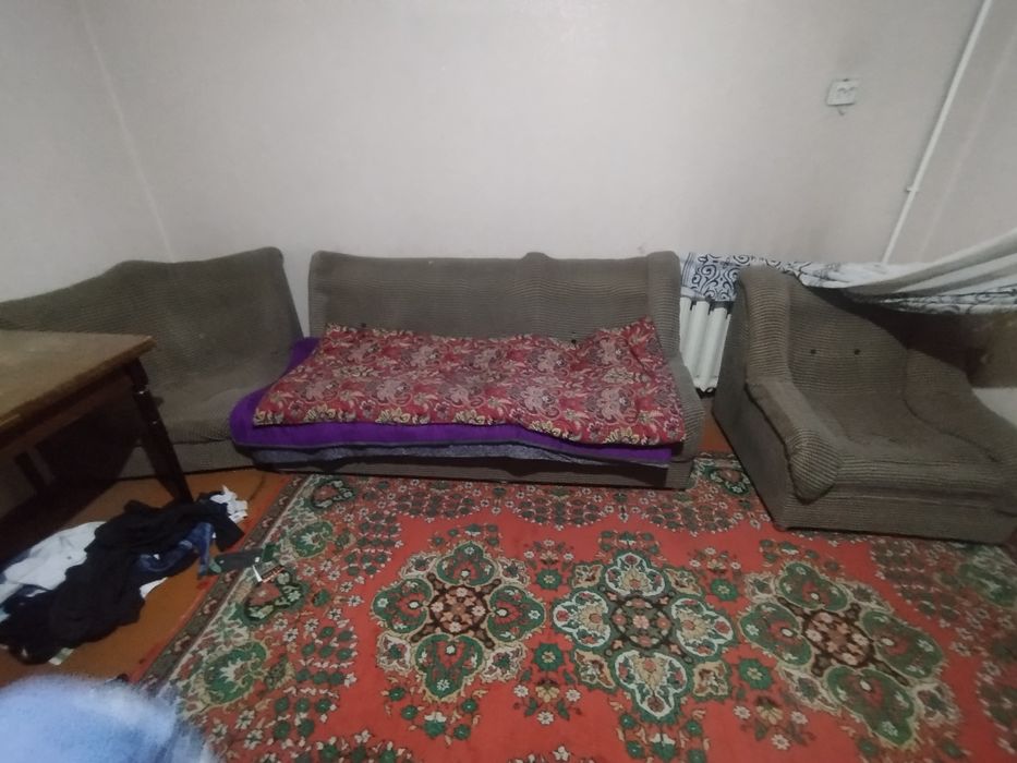 Диван, шкаф, у́тинлар бервораман