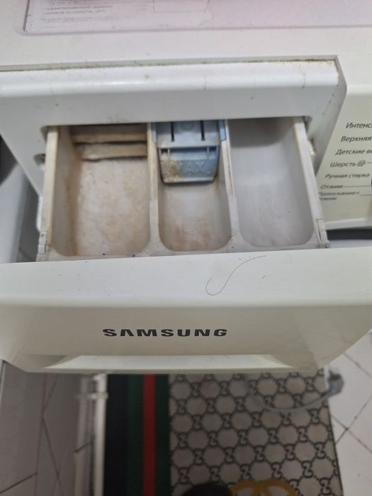 Срочно продаю свою стиральную машину SAMSUNG  работает отлично все