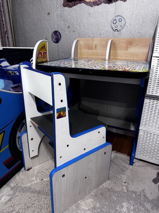 Продам кровать, стол БЕСПЛАТНО