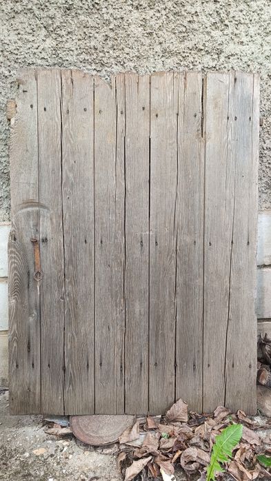 Стара дървена порта
