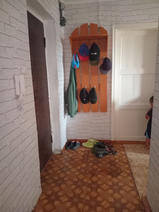 2 комната үй сатылады.
