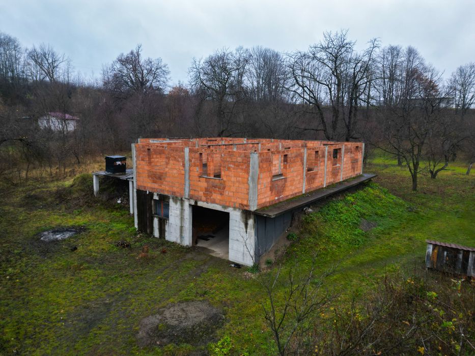 Teren 20 ari + casa de vanzare