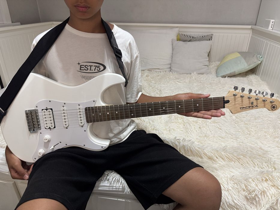Электро гитара yamaha pacifica 012