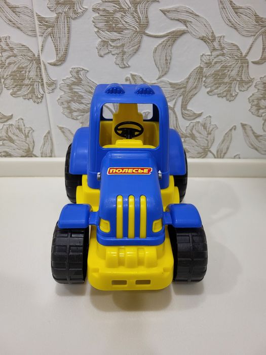 Игрушка Трактор.