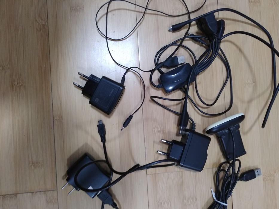 Продам зарядки на телефон