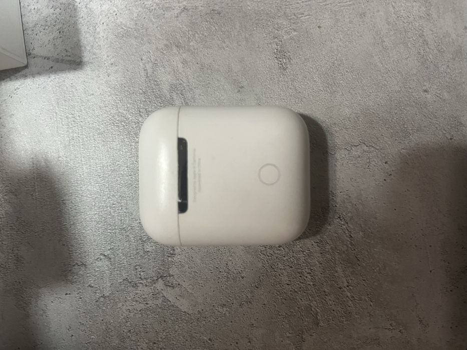 продам наушники airpods 2