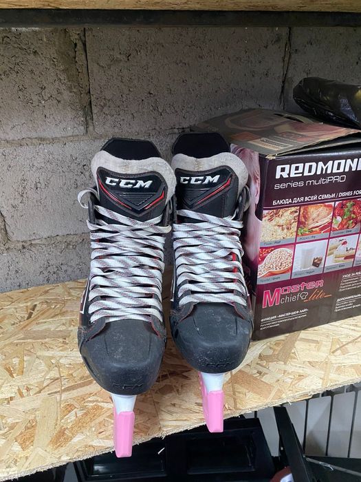 Коньки хоккейные