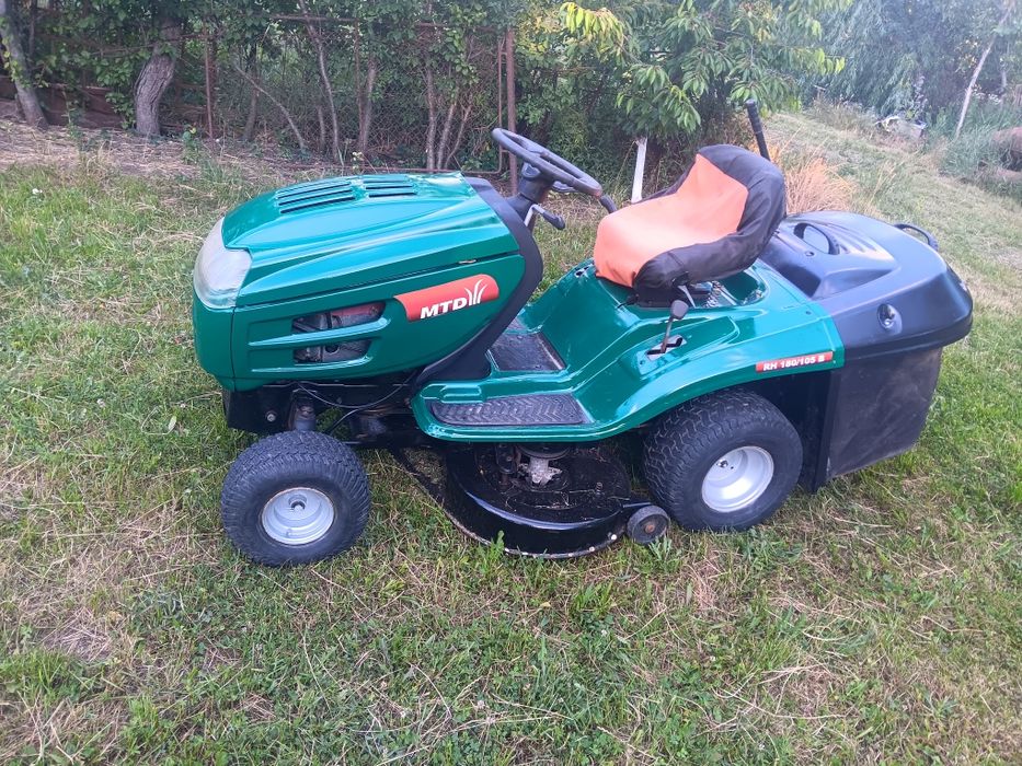 Tractoras 2cilindri de tuns iarba și gazon