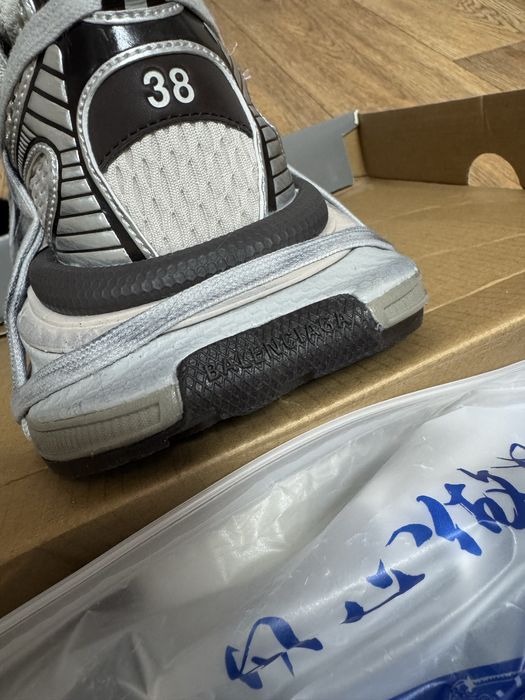 Продам кроссовки 3xl