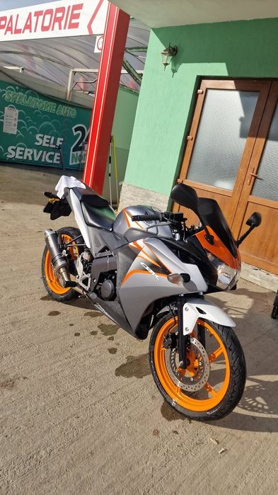 De vânzare: Honda CBR 125 R – 2013