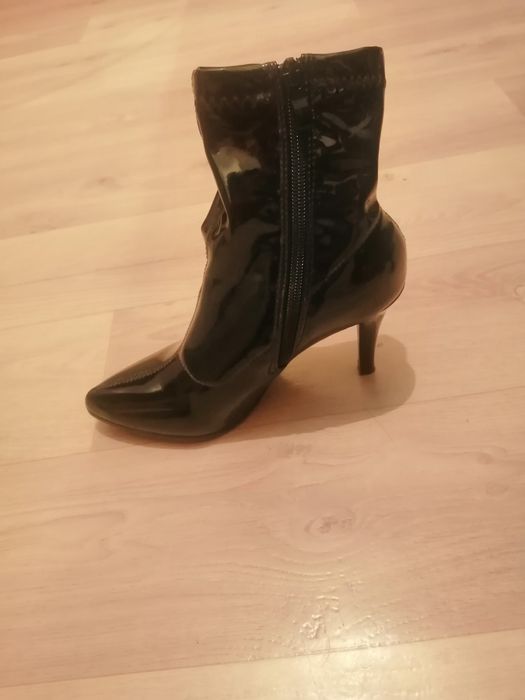 Продам 3 пары обуви