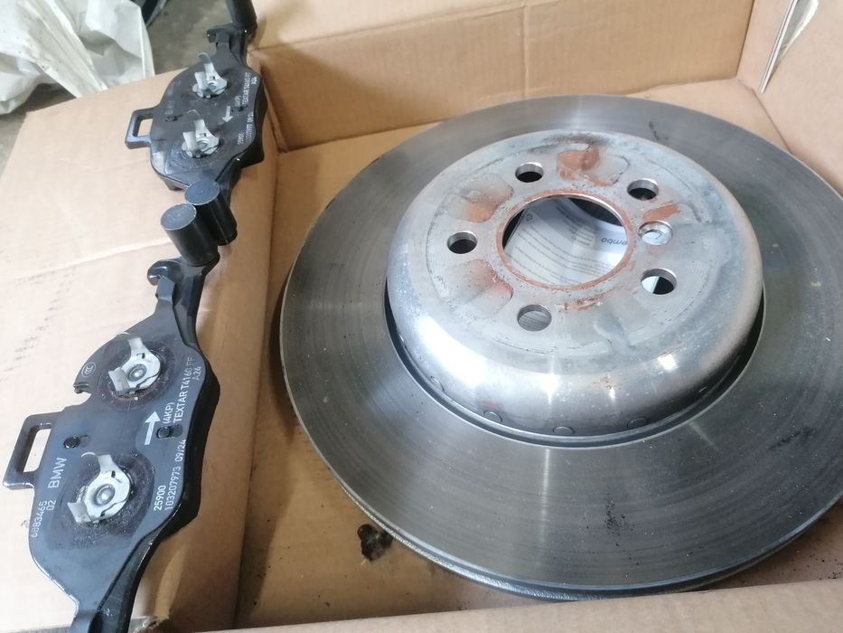 Оригинални BMW  предни дискове и накладки на 2-3 хил. км