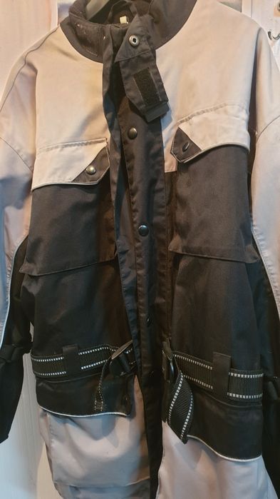 Geaca moto cu protectii hard detasabile