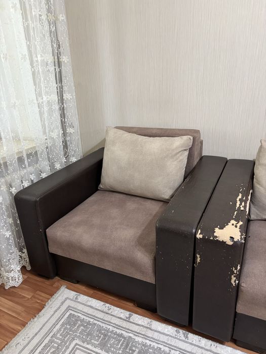 Диван с креслом