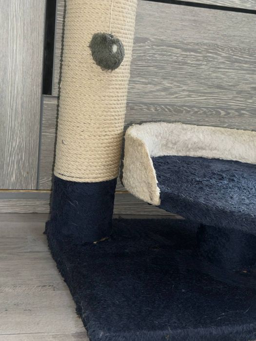 Когтеточка для кошек с лежанкой.Mushuklar uchun tirnaladigan ustun va